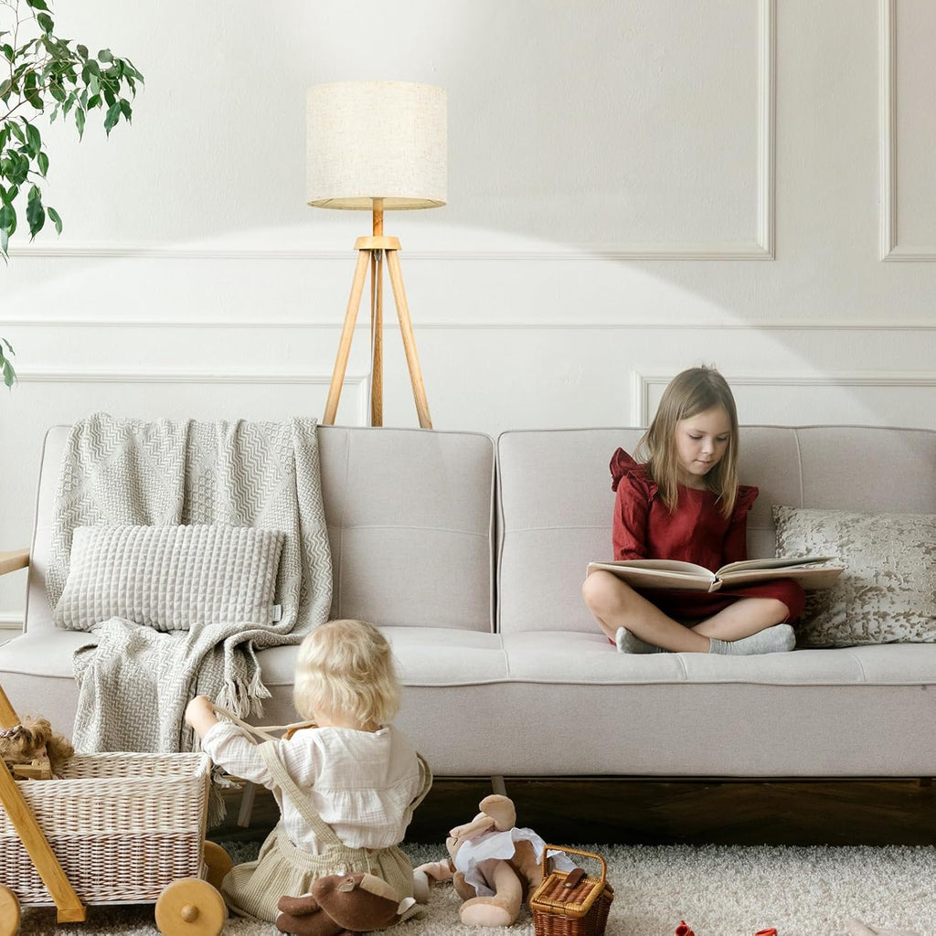 Lámpara trípode de pie en madera.